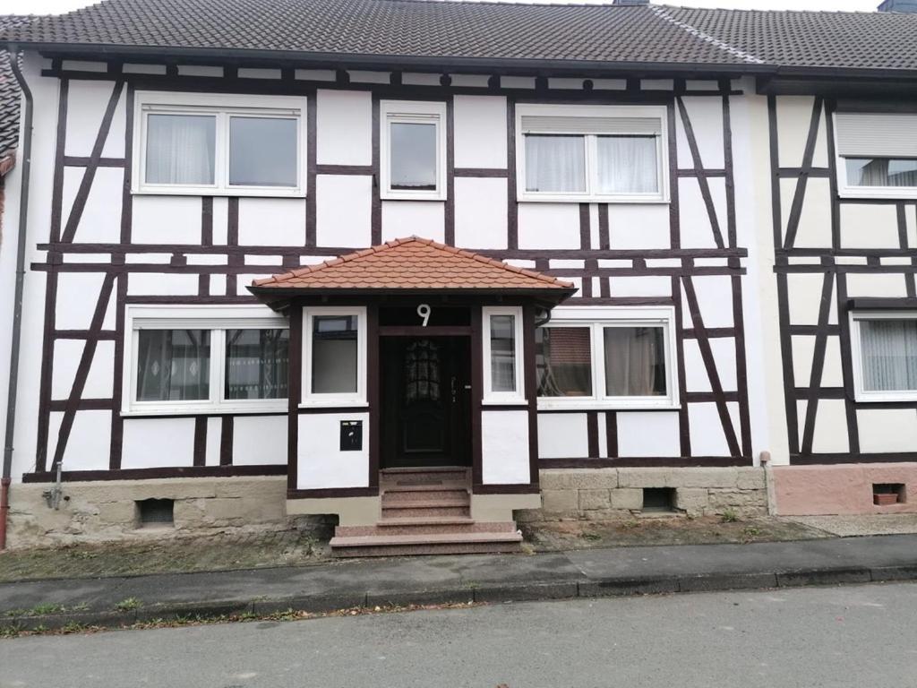 Monteurzimmer Oberlistingen Zweibettzimmer Mit 2 Baedern Breuna Zewnętrze zdjęcie