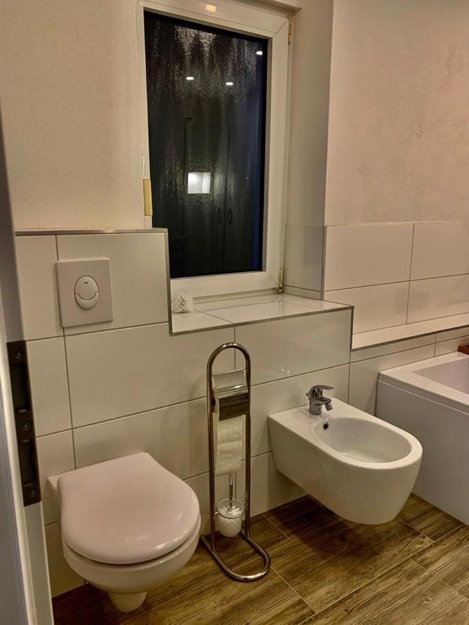 Monteurzimmer Oberlistingen Zweibettzimmer Mit 2 Baedern Breuna Zewnętrze zdjęcie