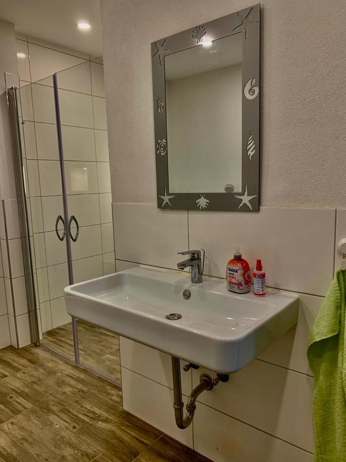 Monteurzimmer Oberlistingen Zweibettzimmer Mit 2 Baedern Breuna Zewnętrze zdjęcie